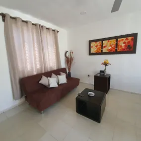 Comfortable house with a swimming pool and a very good location - Image 2
