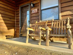 Bison Cabin #5 - Rocky Point Cabins - Image 3