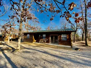 Bison Cabin #5 - Rocky Point Cabins - Image 2