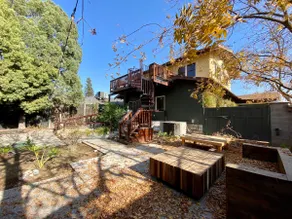 1920s historic 2bed/1bath top floor suite w/views - Image 2