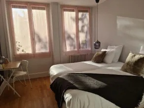 App*** 2/4 people \"Pop\" 🌈 ☀️ Air-conditioned with garden - Image 3