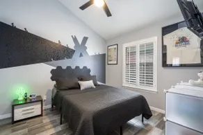 LUXURY EL PASO THEMED HOME W/ FUTURISTIC SHOWERS - Image 4
