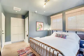 The FROG: Chic 2 bed/1 bath guest house w/ parking - Image 5