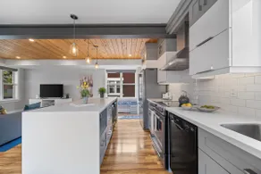 Trendy & Chic | Designed with ❤️ near Downtown - Image 5