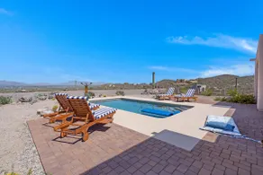 Contemporary Desert Getaway - Image 5
