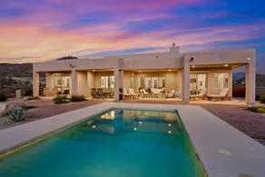 Contemporary Desert Getaway - Image 3