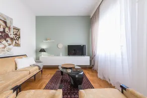Sophisticated Family House With Acropolis View - Image 3