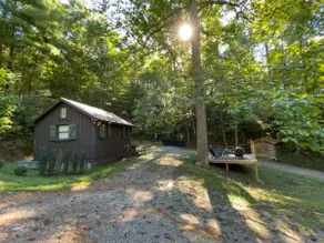 Luxury Tiny Cabin “Sly Fox\" - Image 2
