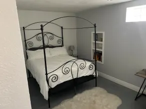 Private suite in Denver w/comfy queen bed - Image 2