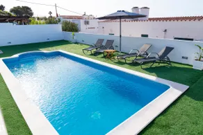 Villa with pool, 5 min walk to bars and restaurants, 10 min to beach, WIF, AC - Image 4