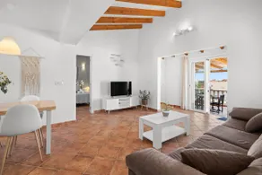 Villa with pool, 5 min walk to bars and restaurants, 10 min to beach, WIF, AC - Image 2