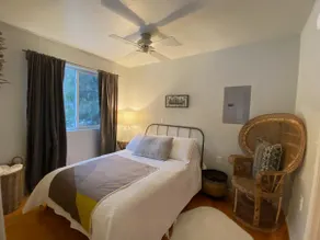 Cozy light-filled cabin in the woods - Image 3