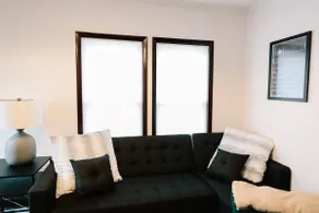 2BR in Duplex Dtwn Urbana / 1GB WiFi + Roomy Yard - Image 3