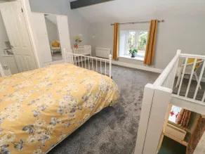 Quaint cottage in a fab location - Image 4
