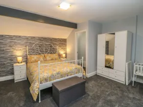 Quaint cottage in a fab location - Image 3