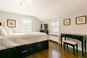 Peaceful Suburban Colonial w/New Kitchen. - Image 5