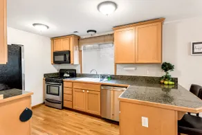 West Seattle Alaska Junction Townhouse - Image 4