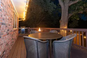 Original Oak Tree Oasis: Private sunroom/deck/grill/firepit/yard - Image 3