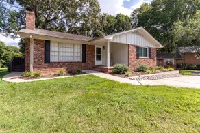 Original Oak Tree Oasis: Private sunroom/deck/grill/firepit/yard - Image 2