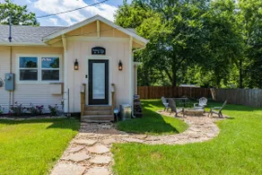 The Bluebonnet Cottage in Ozark Historic District - Image 5