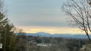 2 BR Apartment in Bearden w/ Mountain Views - Image 3