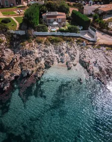 Neptune Sea House - Beachfront - Image 3