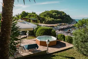 Neptune Sea House - Beachfront - Image 4