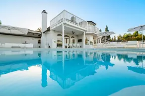 Santorini inspired BrisBar Villa - Image 5