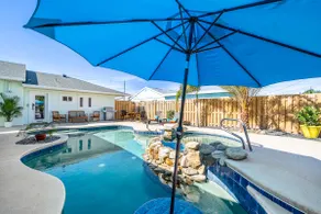 Oasis House: Heated Pool & Spa 300ft Walk to Beach - Image 4