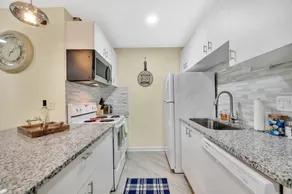 Cozy 2 Bedroom Duplex In Charlotte, Jacuzzi, Sleeps 6 plus 2 - Image 5