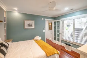 ★ Chic Riverside Condo-2 Blocks from Water-Parking - Image 5