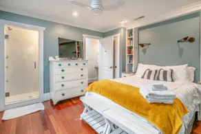 ★ Chic Riverside Condo-2 Blocks from Water-Parking - Image 2