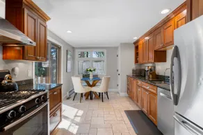 Large 1+bed in historic Charlestown, Boston! - Image 5