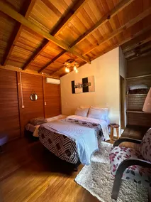 The entire cabin is a beautiful garden - Image 4
