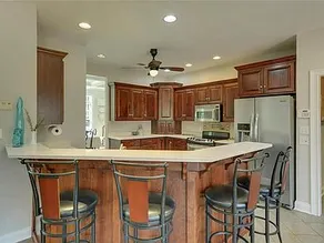 Lake Hartwell lakefront living on over an acre - Image 4