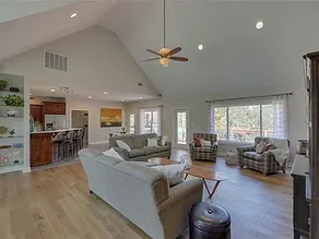 Lake Hartwell lakefront living on over an acre - Image 5