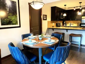 Stoneridge 2 BDR - Sleeps 8★ Hot Tub/ Pool/Sauna/Gym ★Mountain Views ★1100 SQF - Image 5