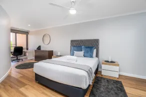 Modern and Homely 2BR Burke Crescent Apartment - Hosted by Canstay - Image 4