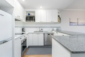 Modern and Homely 2BR Burke Crescent Apartment - Hosted by Canstay - Image 3