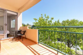 Modern and Homely 2BR Burke Crescent Apartment - Hosted by Canstay - Image 5