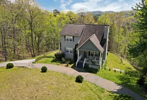 Great Location, Spacious & Comfy Mountain Home! - Image 2