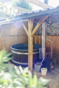The Old Potting Shed, cosy retreat with hot tub - Image 2