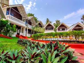 8 Bedroom Entire Resort with Private Swimming Pool - Image 3