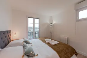 Arty Paris apartment Disneyland - Image 5