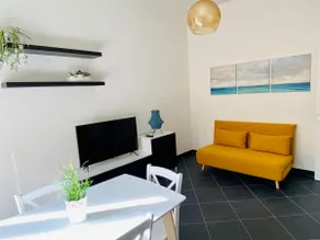 GuestHost - Cosy Flat with Sea View Balcony - Image 5