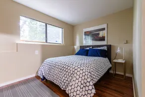 Spacious 2 bedroom unit with yard & firepit. - Image 4