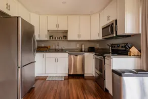 Spacious 2 bedroom unit with yard & firepit. - Image 2