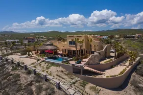 Beach Villa, Infinity pool, endless private beach - Image 2