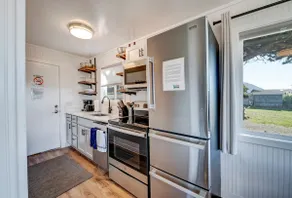 Oceanside Suite Unit #5 at Beachcomber Cottages - Image 4