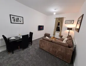 City Views Luxurious Apartment - Image 5